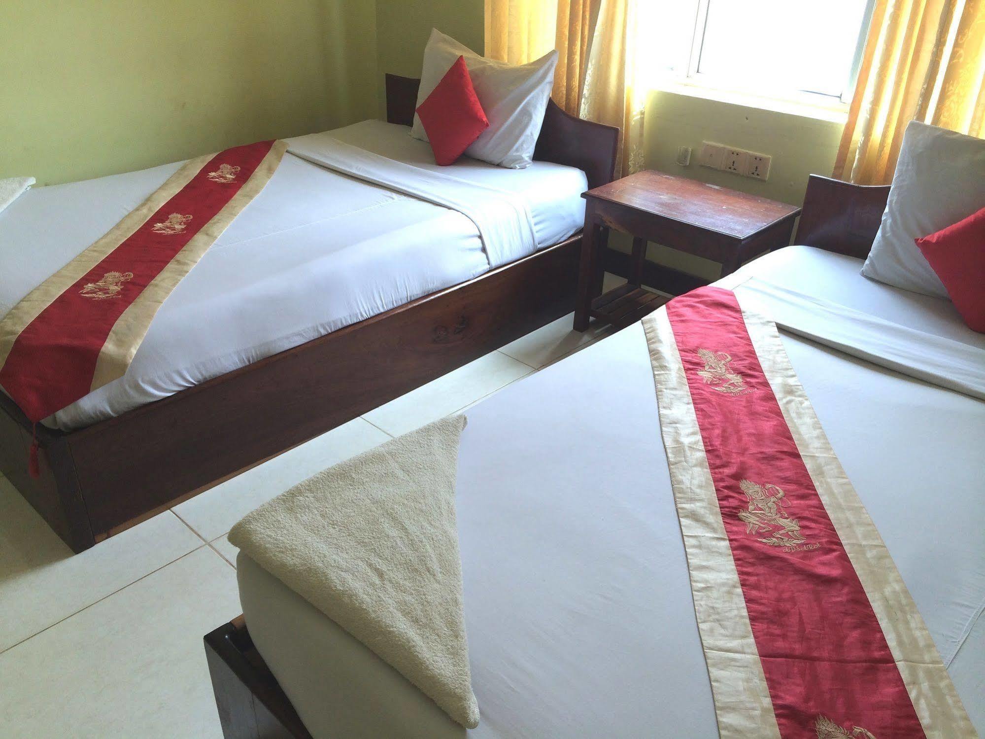 Side Walk Hotel Siem Reap Esterno foto