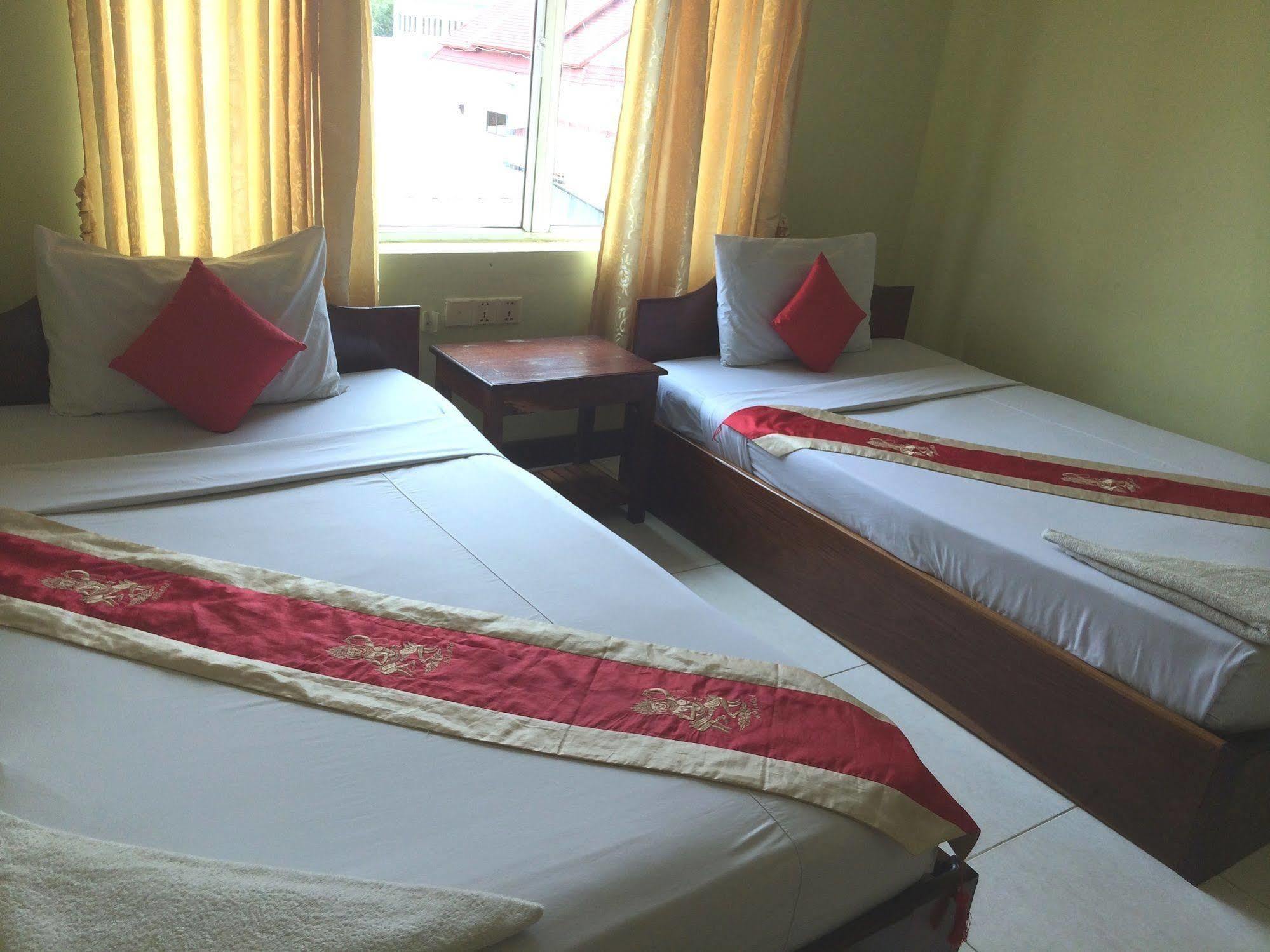 Side Walk Hotel Siem Reap Esterno foto