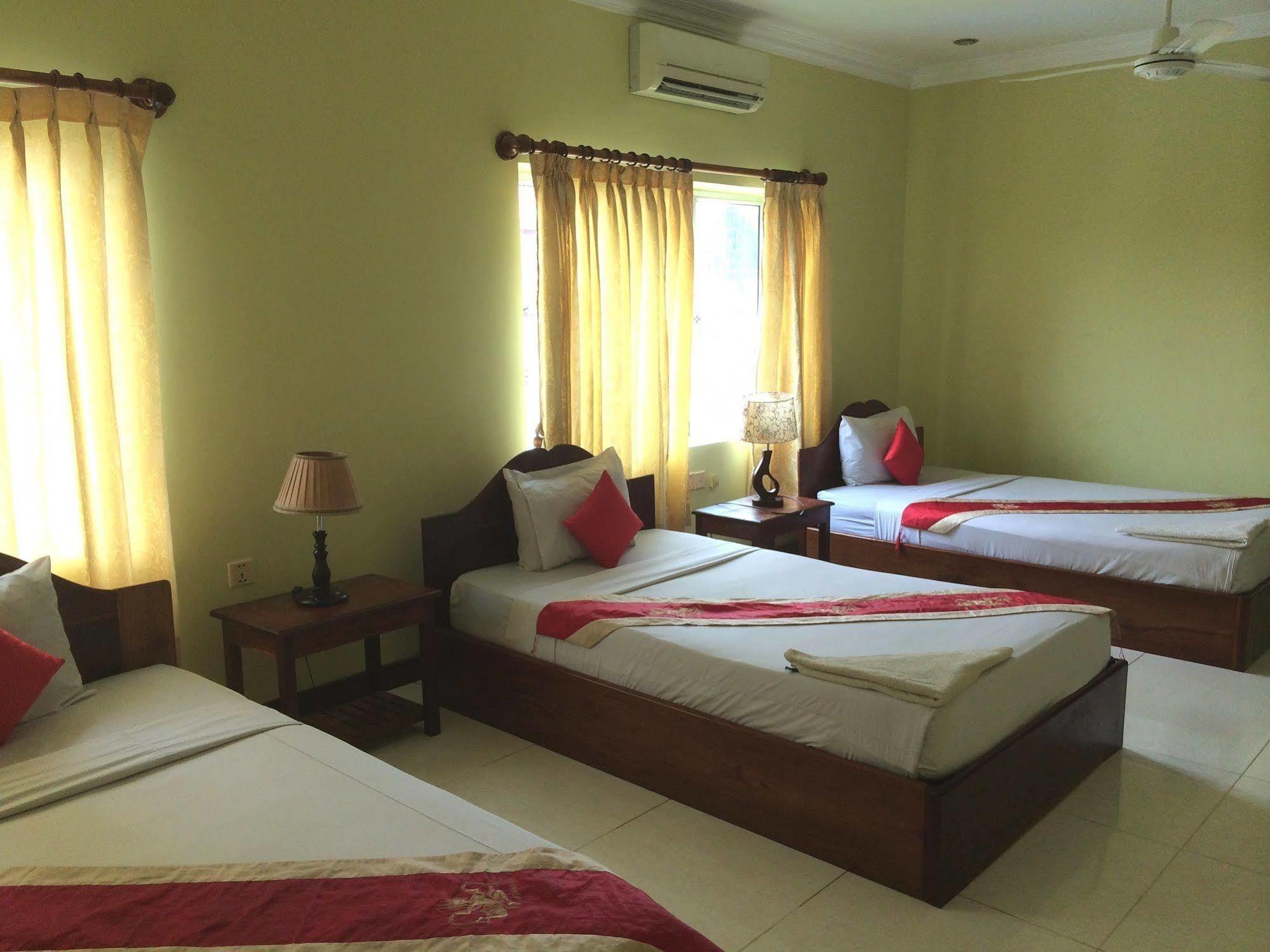 Side Walk Hotel Siem Reap Esterno foto